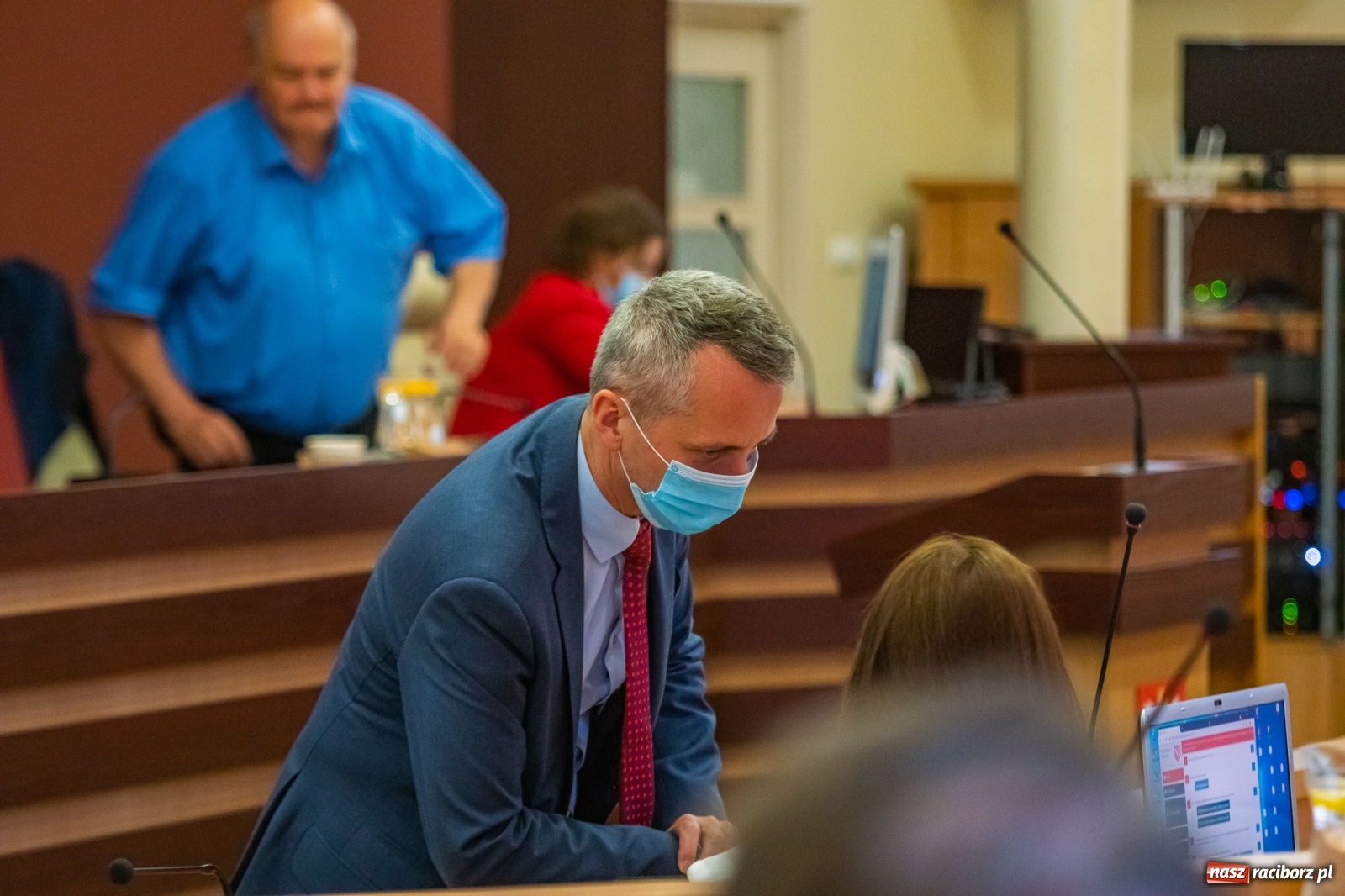 Zdjęcie w galerii na portalu naszraciborz.pl: Alkoholowy piknik na Zamkowej. Interweniowała straż miejska. Użyto przymusu wiadomości z regionu