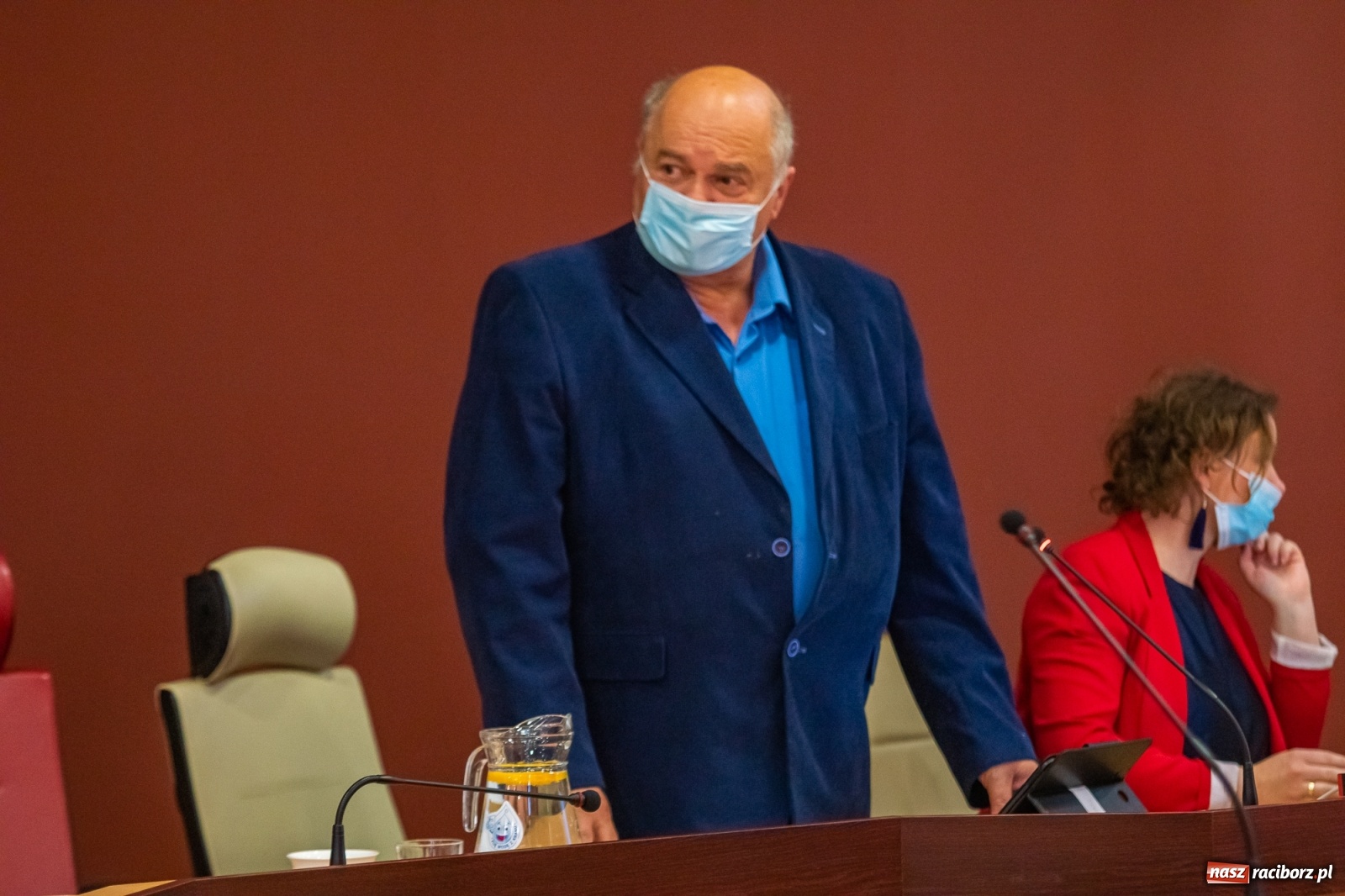 Zdjęcie w galerii na portalu naszraciborz.pl: Alkoholowy piknik na Zamkowej. Interweniowała straż miejska. Użyto przymusu wiadomości z regionu