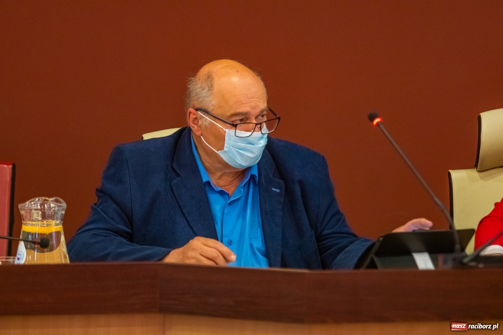 Zdjęcie w galerii na portalu naszraciborz.pl: Alkoholowy piknik na Zamkowej. Interweniowała straż miejska. Użyto przymusu wiadomości z regionu