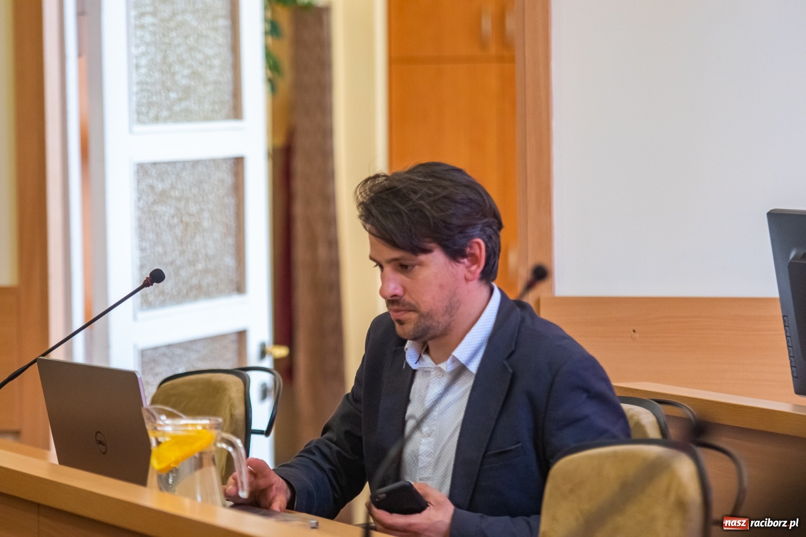 Zdjęcie w galerii na portalu naszraciborz.pl: Alkoholowy piknik na Zamkowej. Interweniowała straż miejska. Użyto przymusu wiadomości z regionu