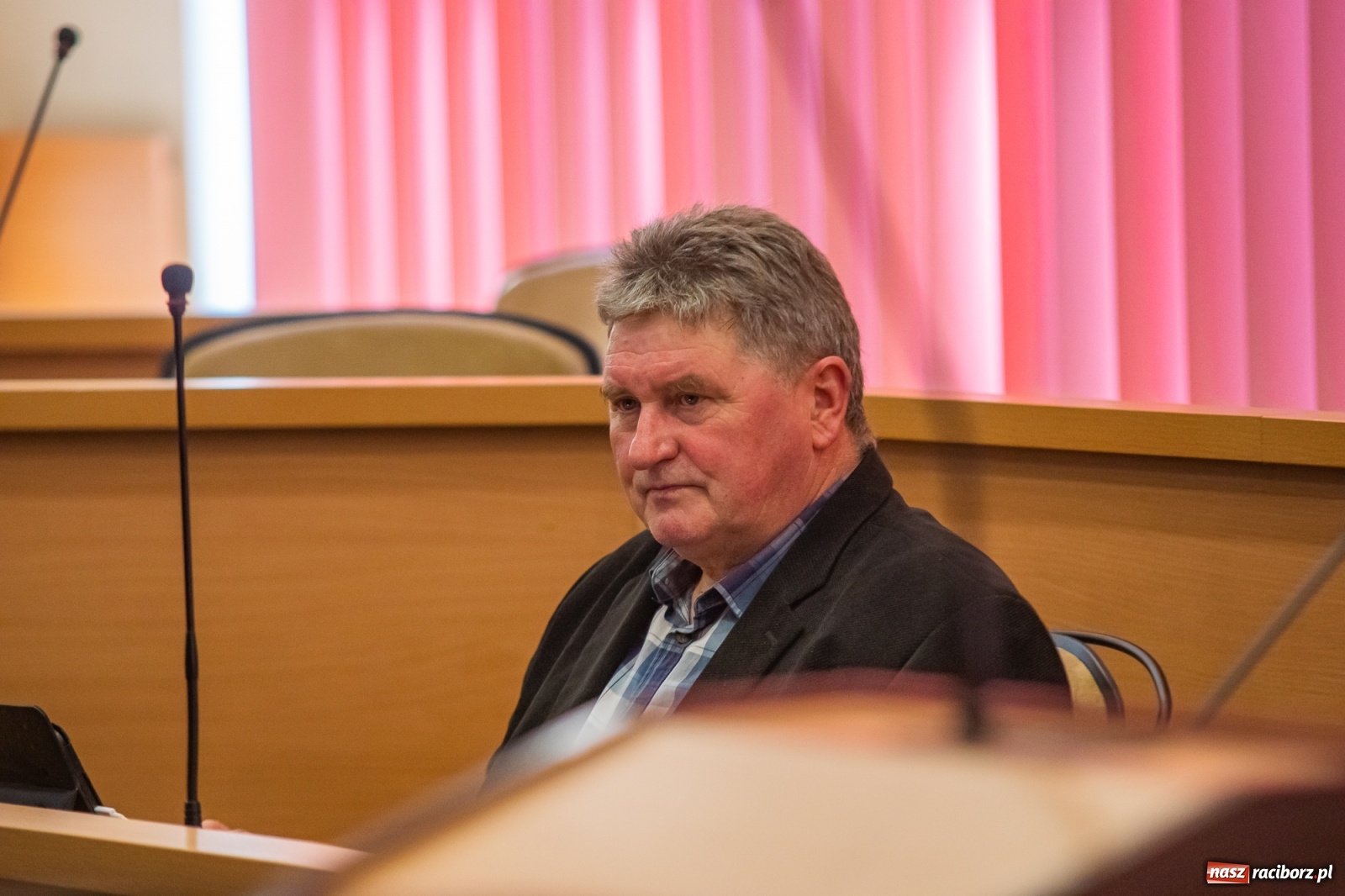 Zdjęcie w galerii na portalu naszraciborz.pl: Alkoholowy piknik na Zamkowej. Interweniowała straż miejska. Użyto przymusu wiadomości z regionu