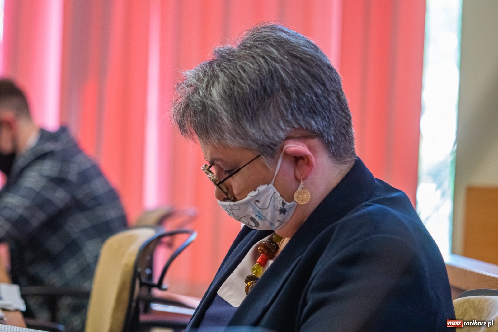 Zdjęcie w galerii na portalu naszraciborz.pl: Alkoholowy piknik na Zamkowej. Interweniowała straż miejska. Użyto przymusu wiadomości z regionu