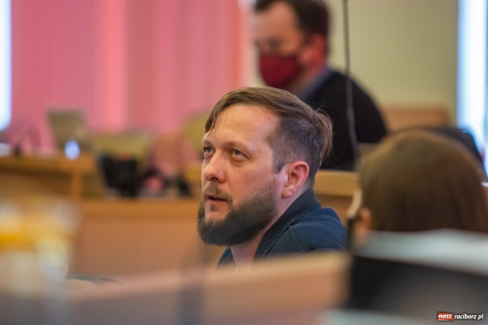 Zdjęcie w galerii na portalu naszraciborz.pl: Alkoholowy piknik na Zamkowej. Interweniowała straż miejska. Użyto przymusu wiadomości z regionu