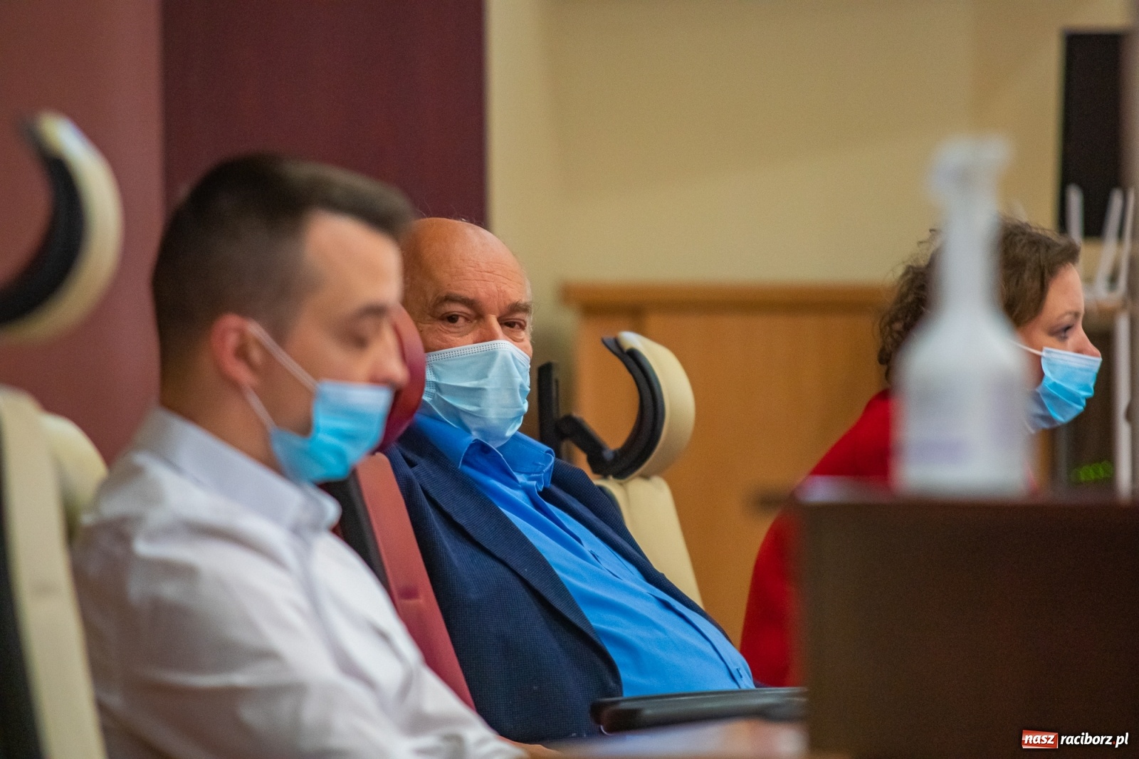 Zdjęcie w galerii na portalu naszraciborz.pl: Alkoholowy piknik na Zamkowej. Interweniowała straż miejska. Użyto przymusu wiadomości z regionu