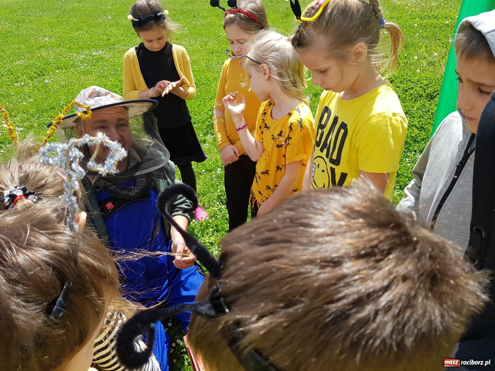 Zdjęcie w galerii na portalu naszraciborz.pl: Międzynarodowy Dzień Pszczół w tygodniu Laudato si wiadomości z regionu