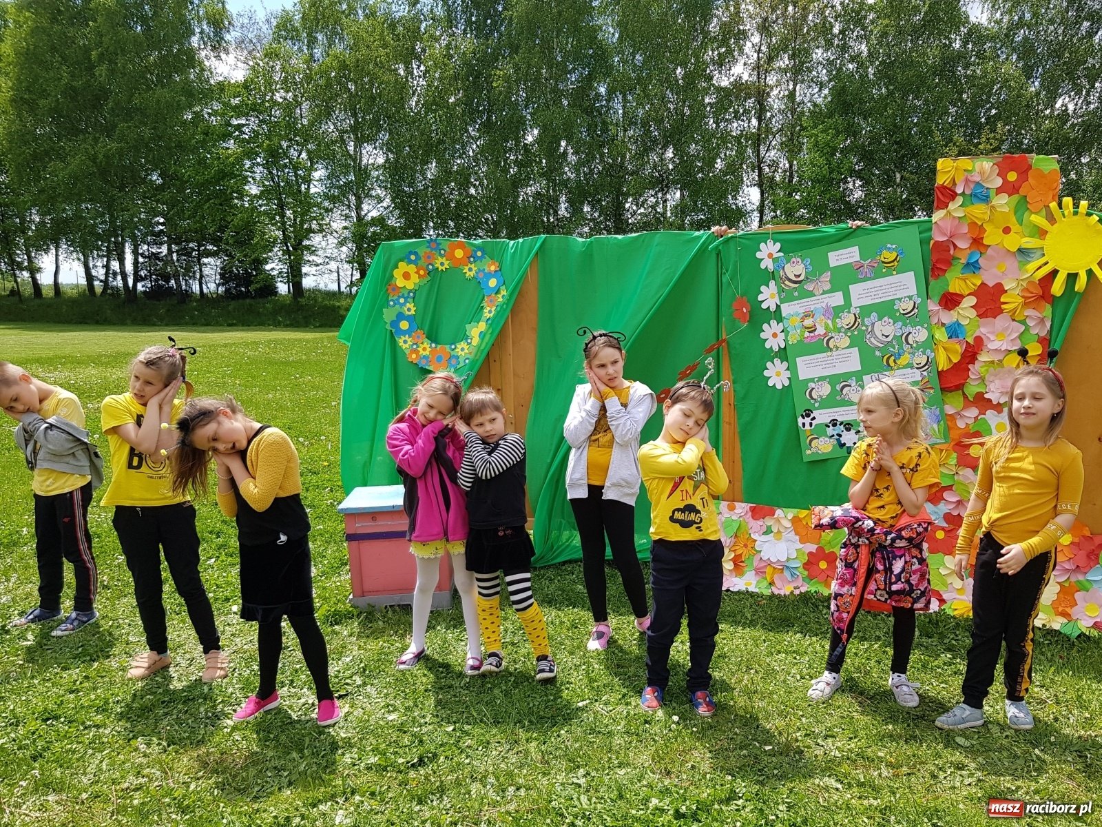 Zdjęcie w galerii na portalu naszraciborz.pl: Międzynarodowy Dzień Pszczół w tygodniu Laudato si wiadomości z regionu