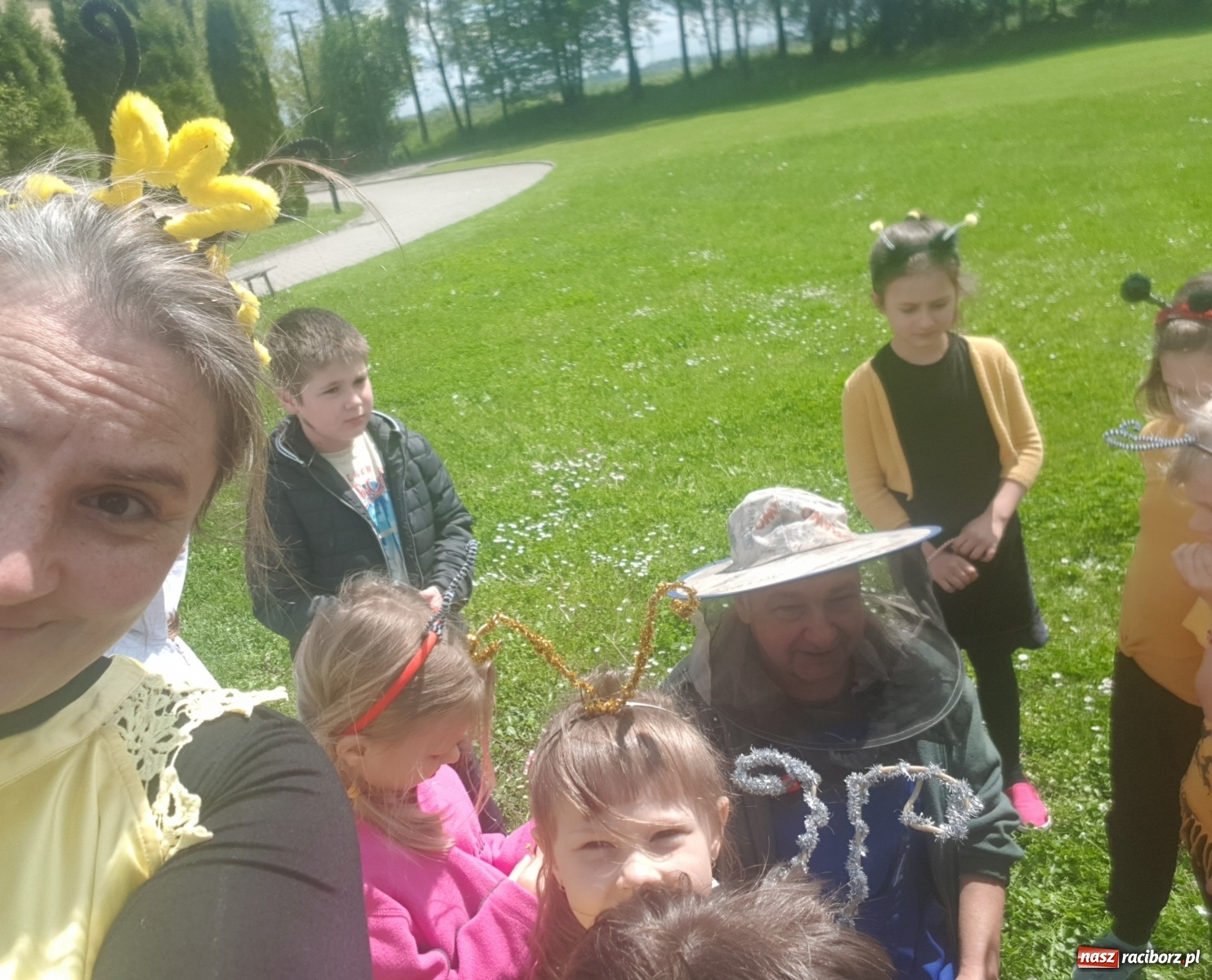 Zdjęcie w galerii na portalu naszraciborz.pl: Międzynarodowy Dzień Pszczół w tygodniu Laudato si wiadomości z regionu