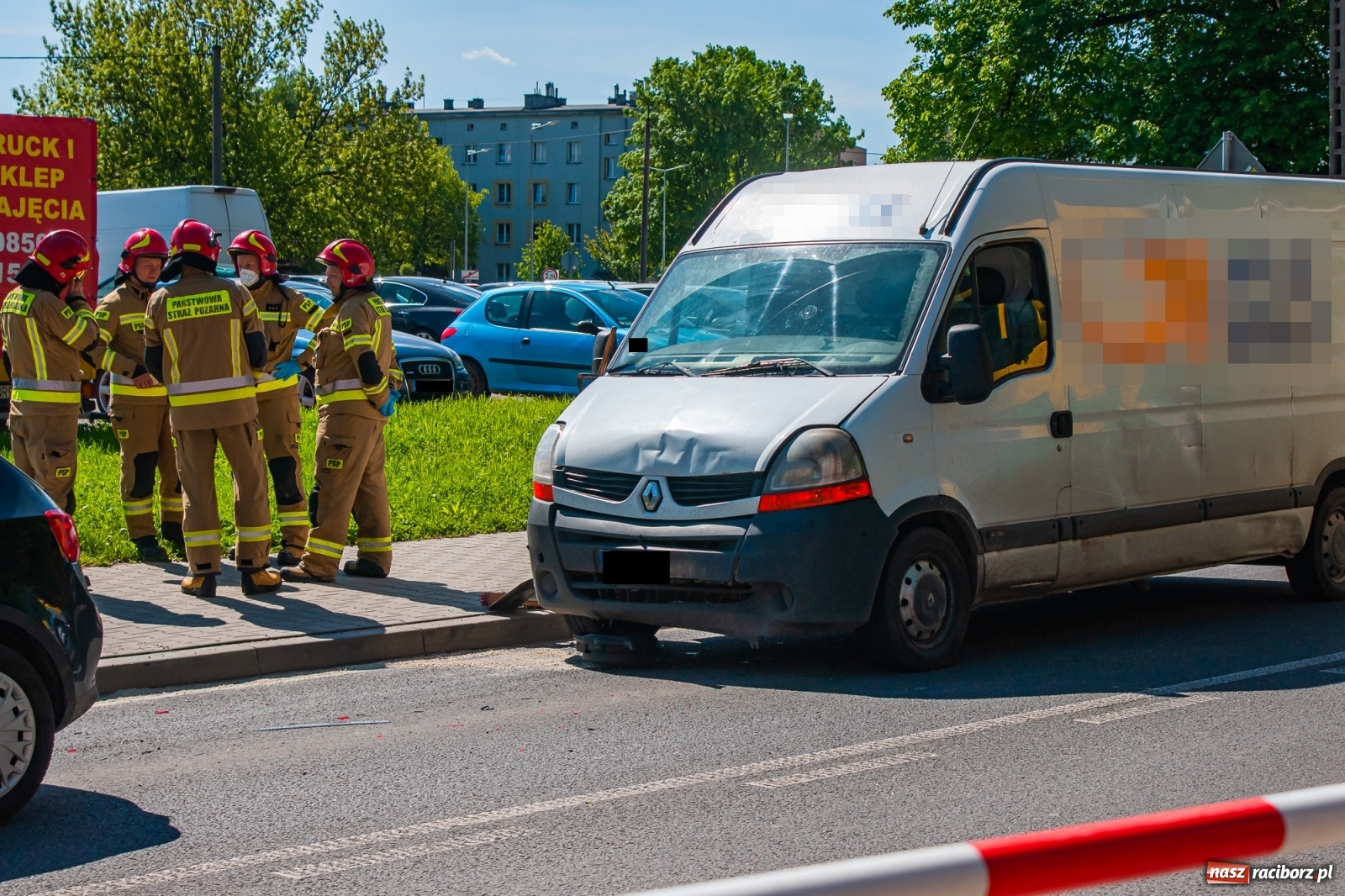 Zdjęcie w galerii na portalu naszraciborz.pl: Trzy pojazdy zderzyły się na Armii Krajowej [FOTO] wiadomości z regionu