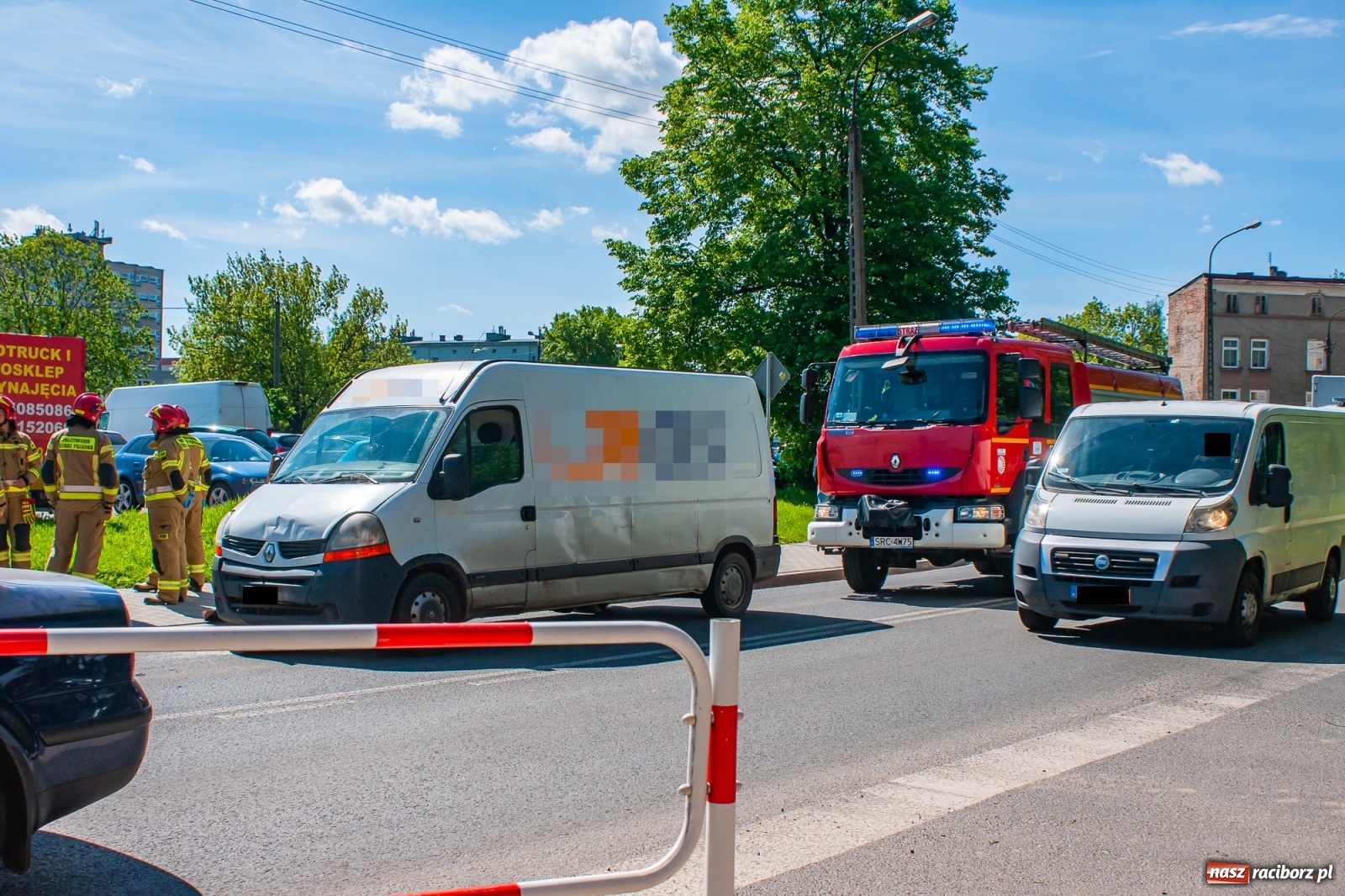 Zdjęcie w galerii na portalu naszraciborz.pl: Trzy pojazdy zderzyły się na Armii Krajowej [FOTO] wiadomości z regionu