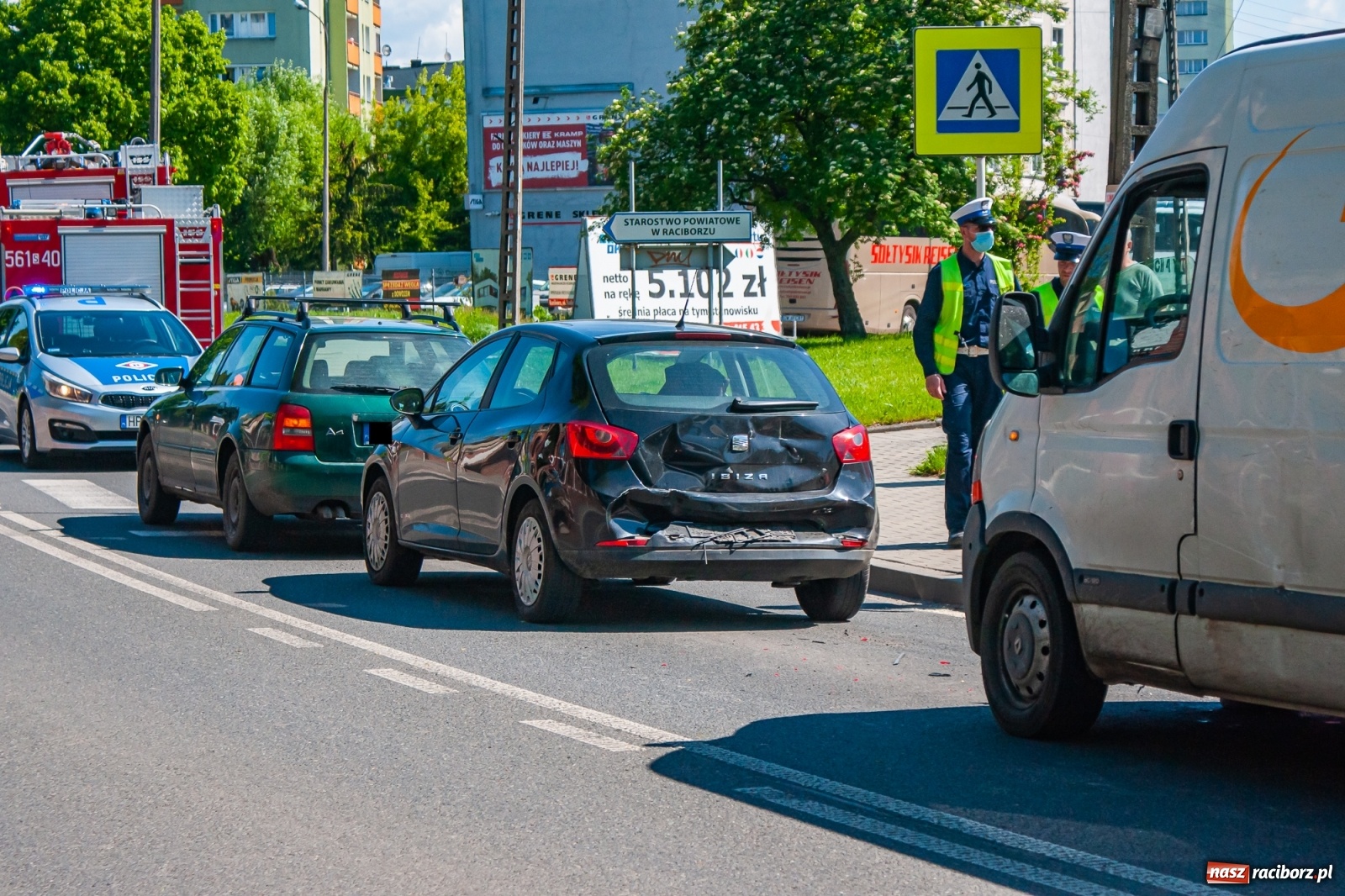 Zdjęcie w galerii na portalu naszraciborz.pl: Trzy pojazdy zderzyły się na Armii Krajowej [FOTO] wiadomości z regionu