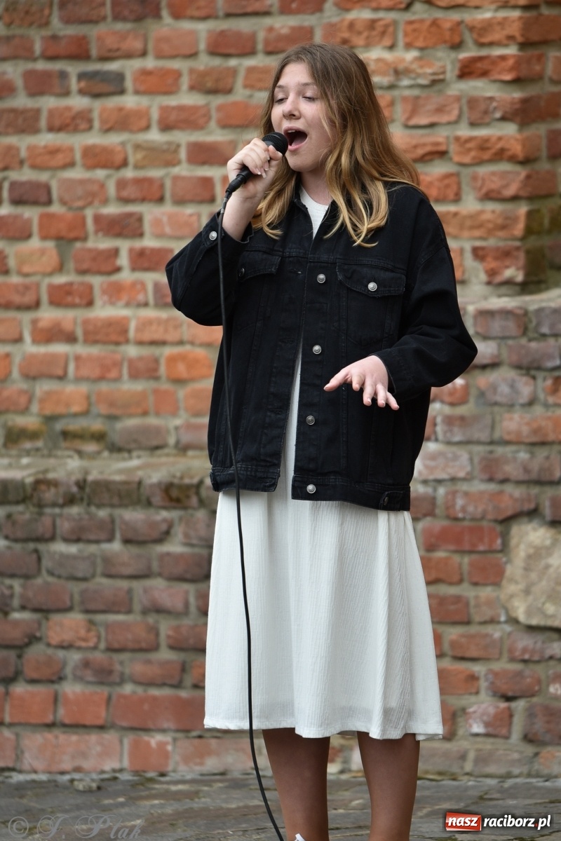 Zdjęcie w galerii na portalu naszraciborz.pl: Miraż znów na żywo. Koncert papieski na zamku [FOTO i WIDEO] wiadomości z regionu