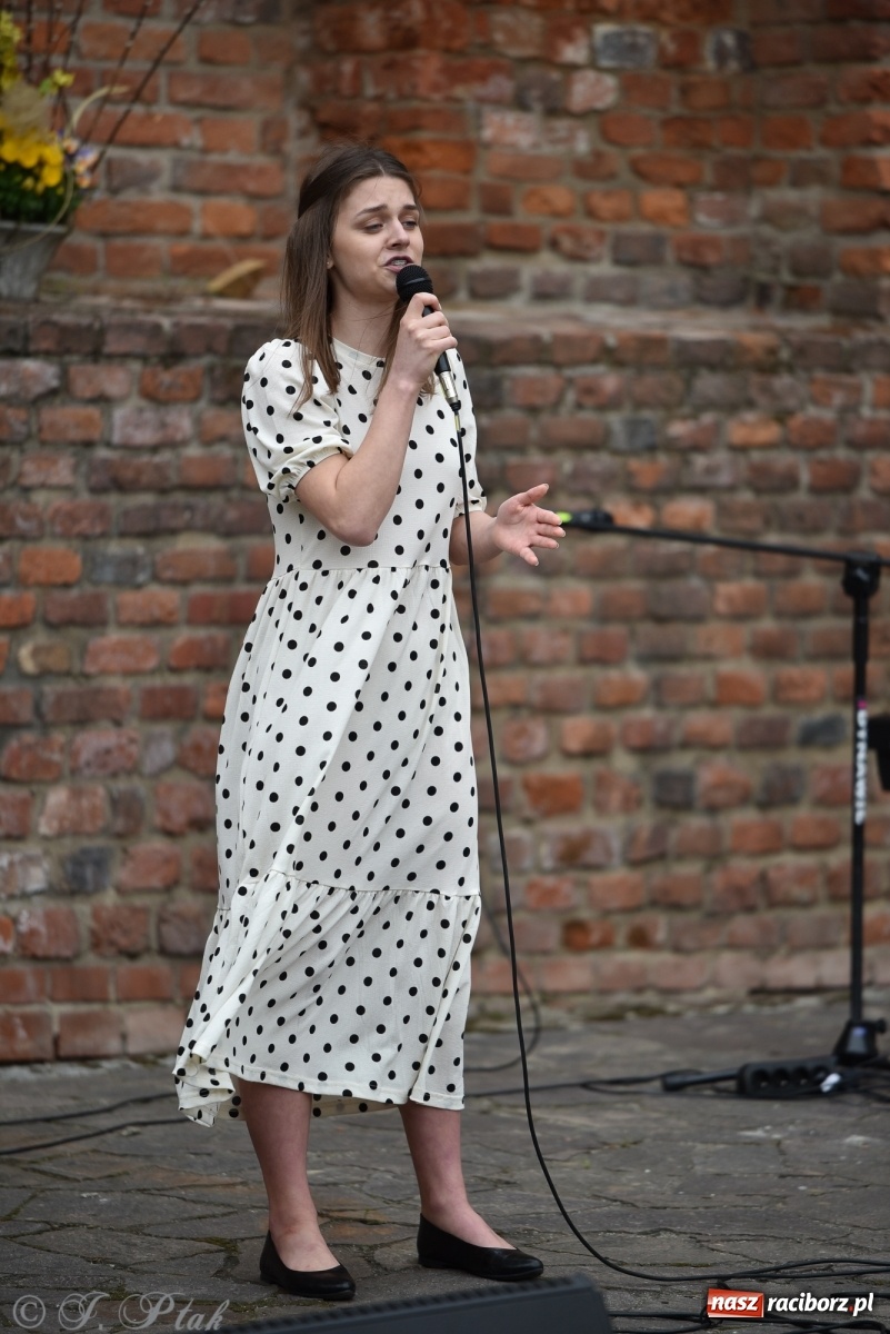 Zdjęcie w galerii na portalu naszraciborz.pl: Miraż znów na żywo. Koncert papieski na zamku [FOTO i WIDEO] wiadomości z regionu