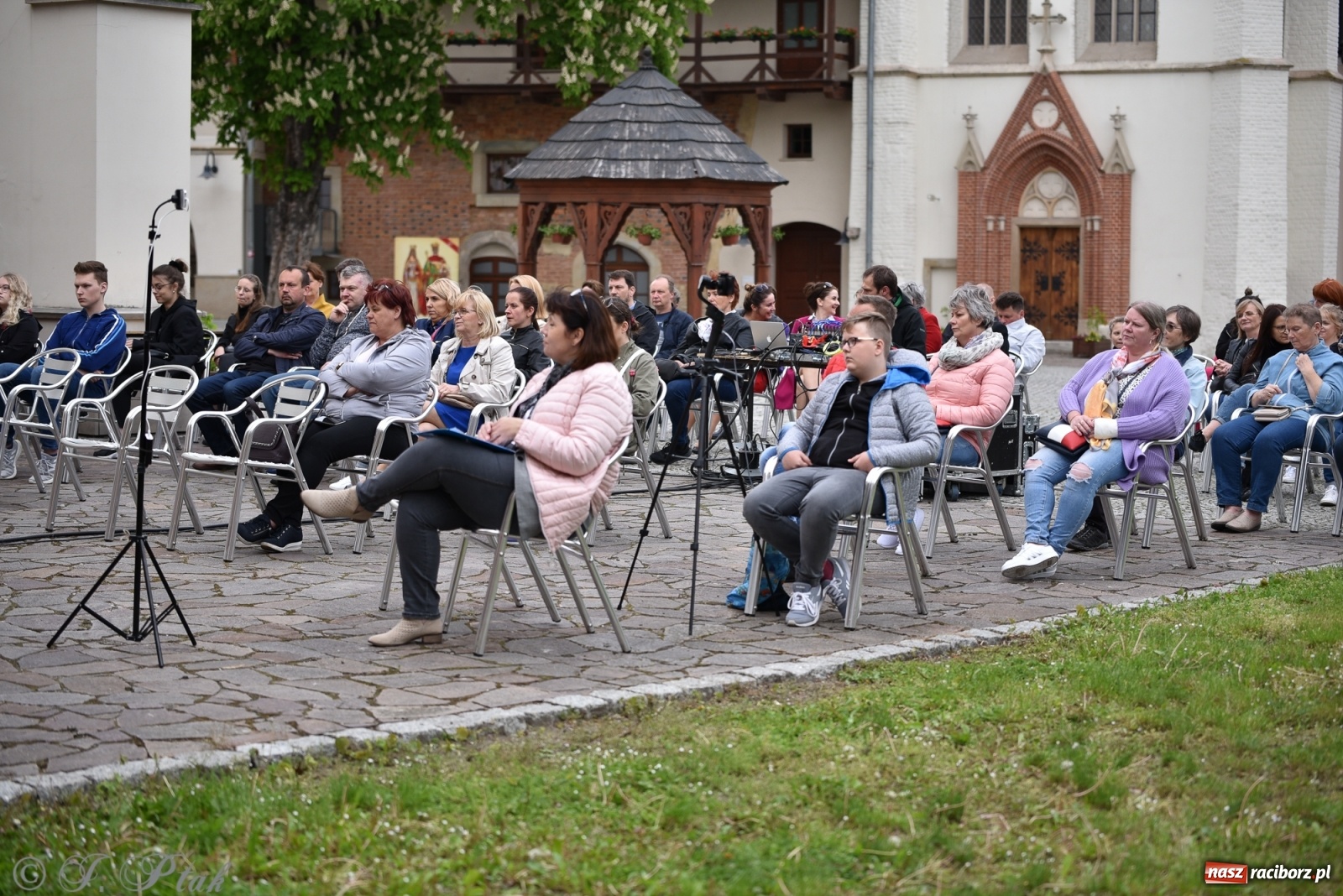 Zdjęcie w galerii na portalu naszraciborz.pl: Miraż znów na żywo. Koncert papieski na zamku [FOTO i WIDEO] wiadomości z regionu