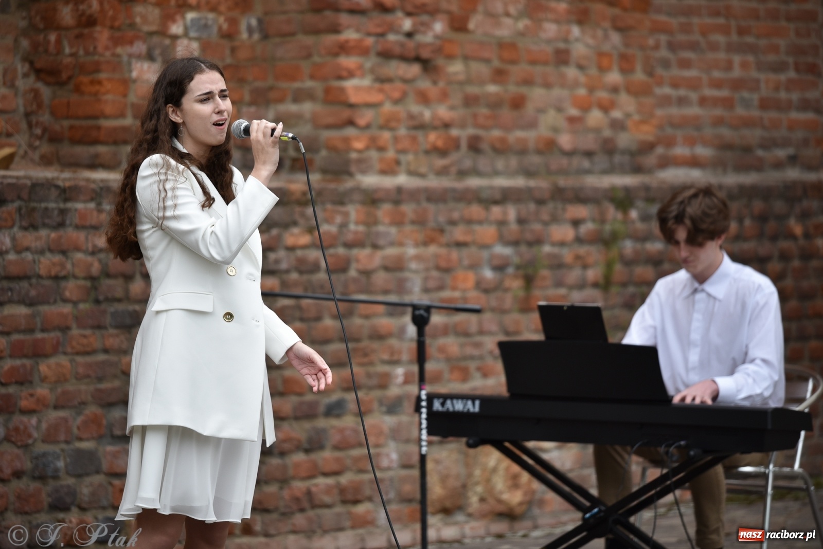 Zdjęcie w galerii na portalu naszraciborz.pl: Miraż znów na żywo. Koncert papieski na zamku [FOTO i WIDEO] wiadomości z regionu