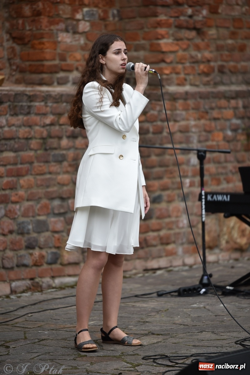 Zdjęcie w galerii na portalu naszraciborz.pl: Miraż znów na żywo. Koncert papieski na zamku [FOTO i WIDEO] wiadomości z regionu