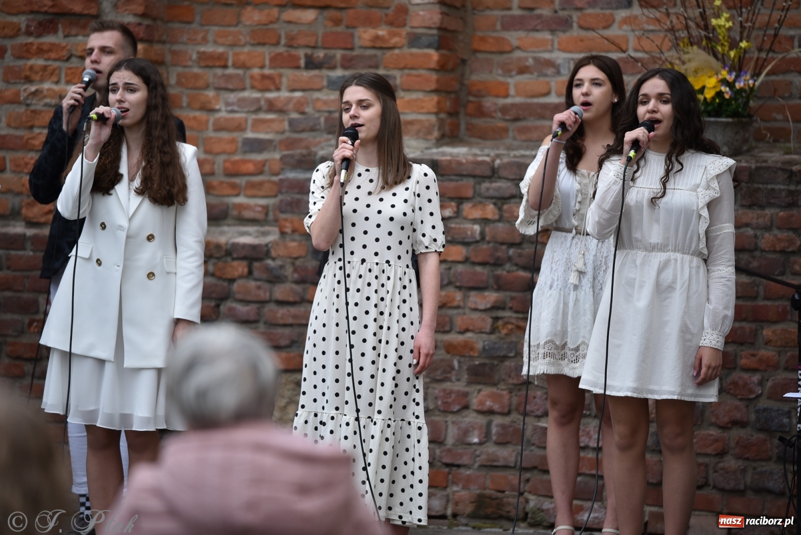 Zdjęcie w galerii na portalu naszraciborz.pl: Miraż znów na żywo. Koncert papieski na zamku [FOTO i WIDEO] wiadomości z regionu