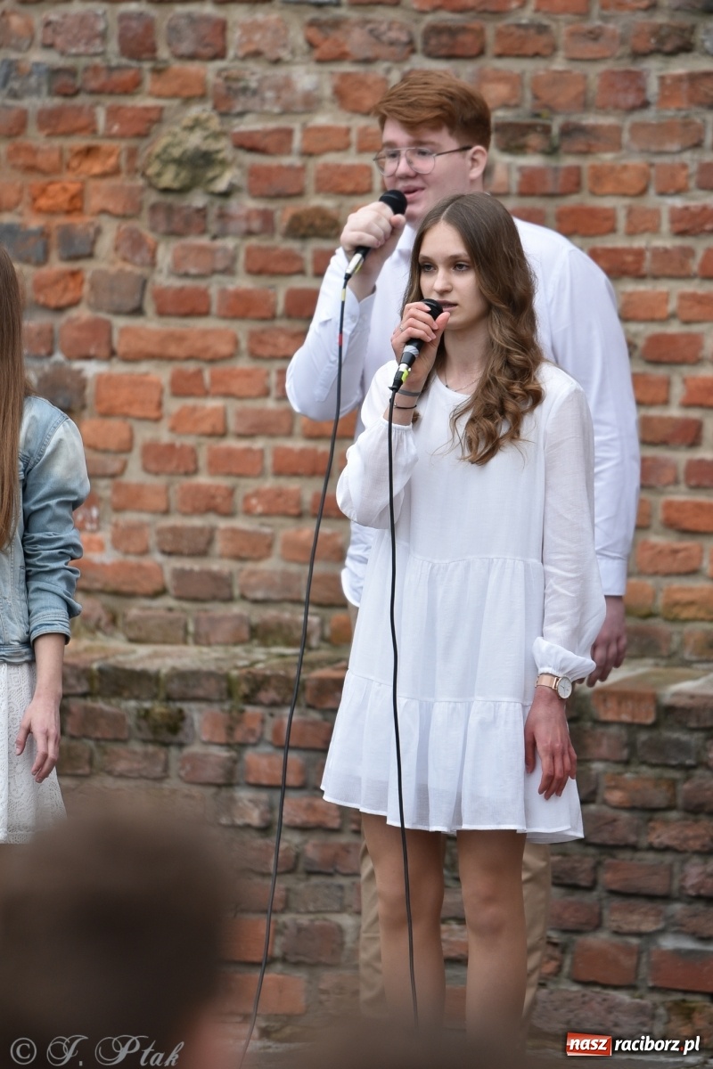 Zdjęcie w galerii na portalu naszraciborz.pl: Miraż znów na żywo. Koncert papieski na zamku [FOTO i WIDEO] wiadomości z regionu