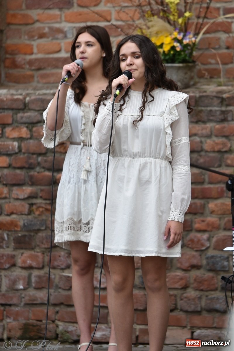 Zdjęcie w galerii na portalu naszraciborz.pl: Miraż znów na żywo. Koncert papieski na zamku [FOTO i WIDEO] wiadomości z regionu