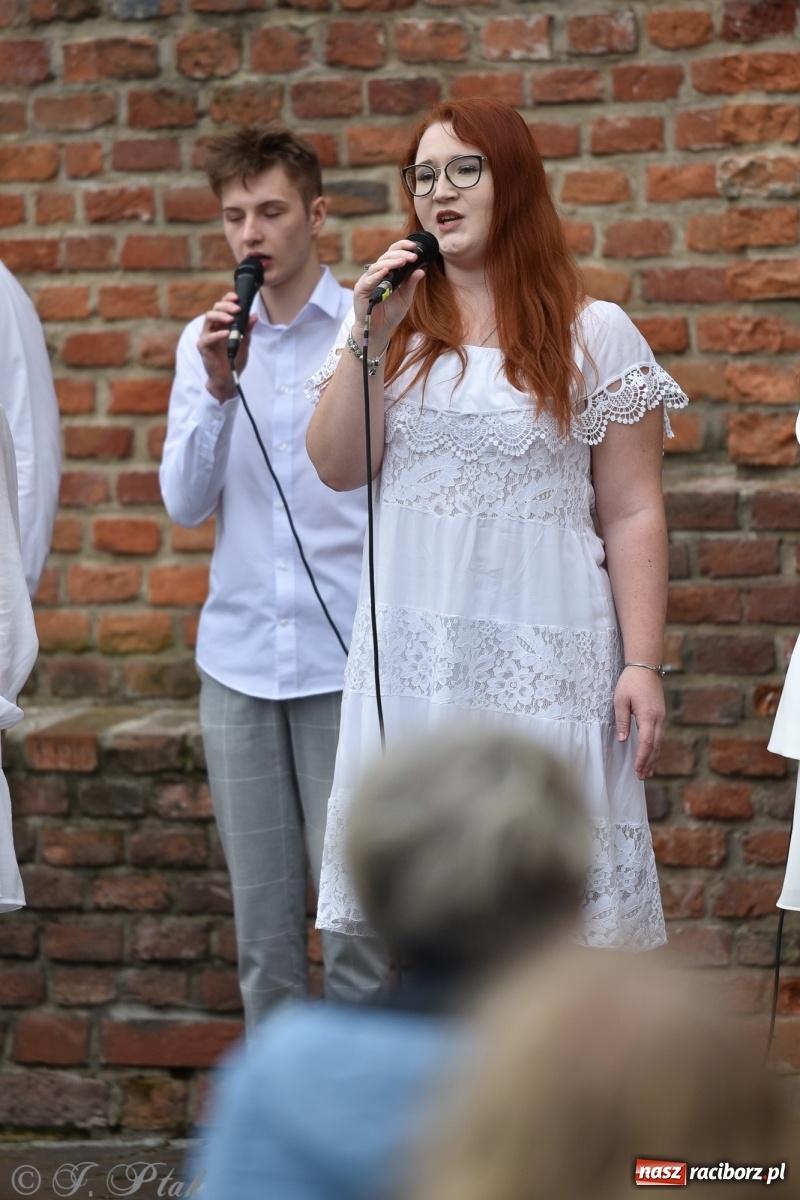 Zdjęcie w galerii na portalu naszraciborz.pl: Miraż znów na żywo. Koncert papieski na zamku [FOTO i WIDEO] wiadomości z regionu