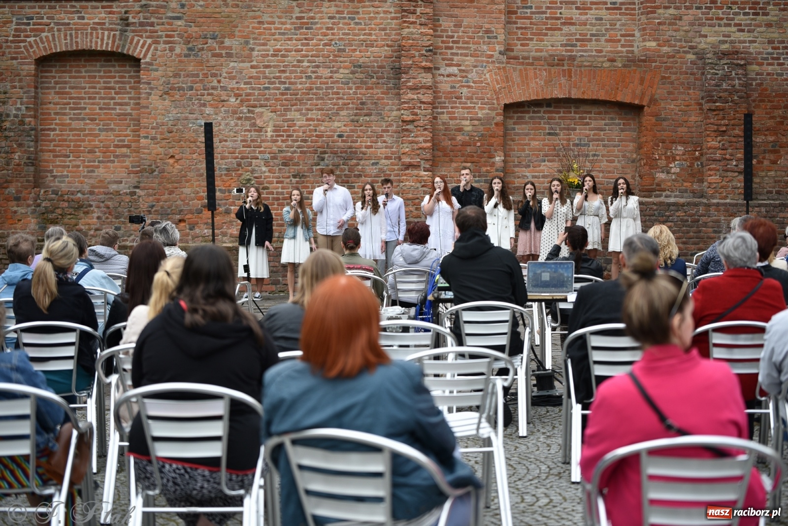 Zdjęcie w galerii na portalu naszraciborz.pl: Miraż znów na żywo. Koncert papieski na zamku [FOTO i WIDEO] wiadomości z regionu