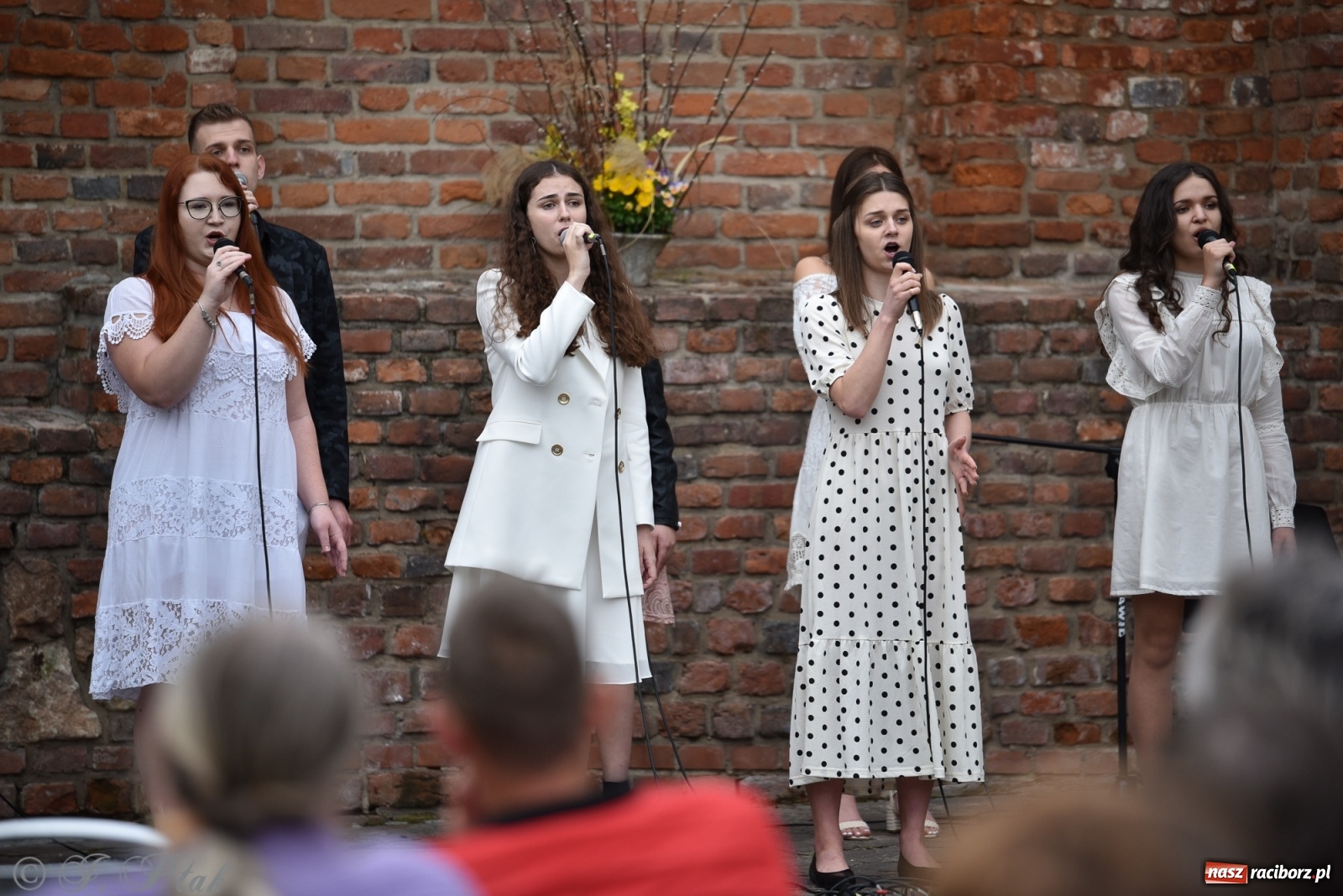 Zdjęcie w galerii na portalu naszraciborz.pl: Miraż znów na żywo. Koncert papieski na zamku [FOTO i WIDEO] wiadomości z regionu
