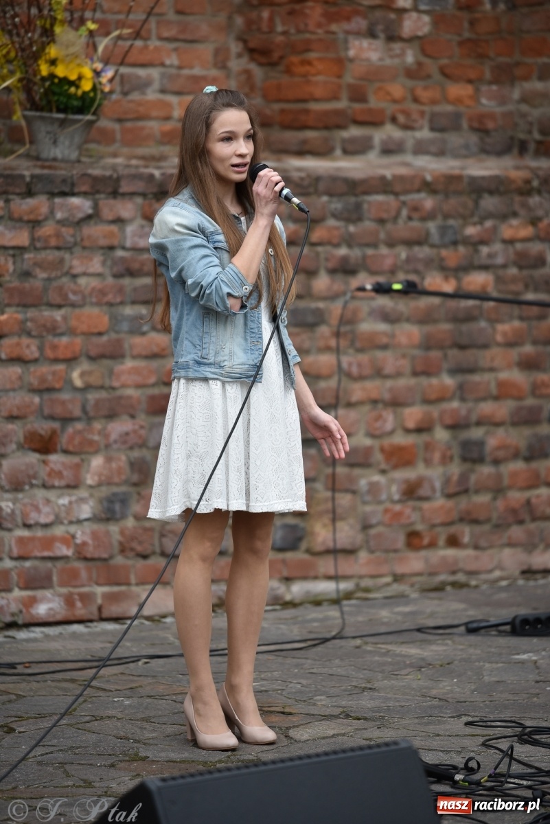 Zdjęcie w galerii na portalu naszraciborz.pl: Miraż znów na żywo. Koncert papieski na zamku [FOTO i WIDEO] wiadomości z regionu