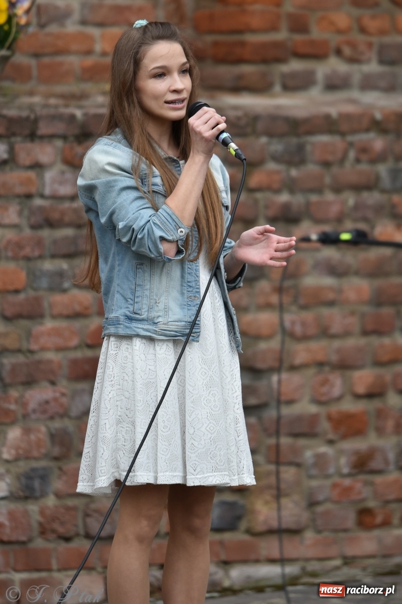 Zdjęcie w galerii na portalu naszraciborz.pl: Miraż znów na żywo. Koncert papieski na zamku [FOTO i WIDEO] wiadomości z regionu