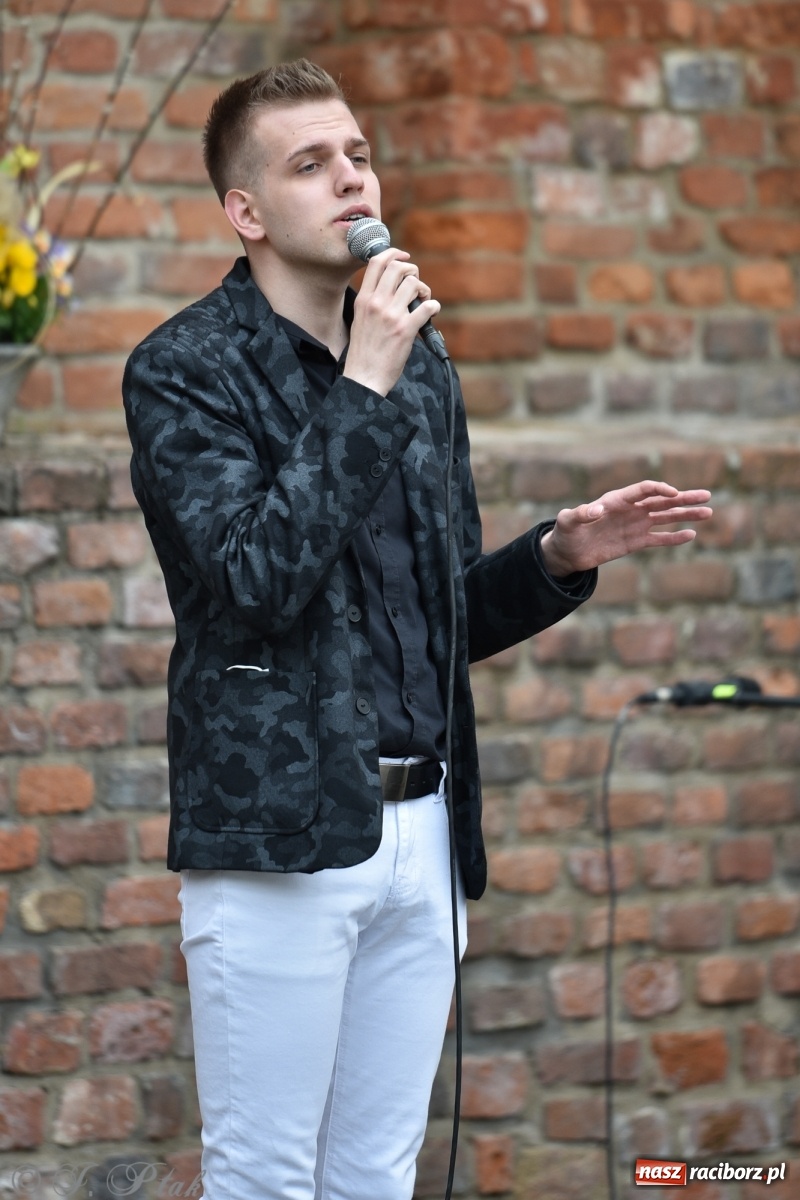 Zdjęcie w galerii na portalu naszraciborz.pl: Miraż znów na żywo. Koncert papieski na zamku [FOTO i WIDEO] wiadomości z regionu