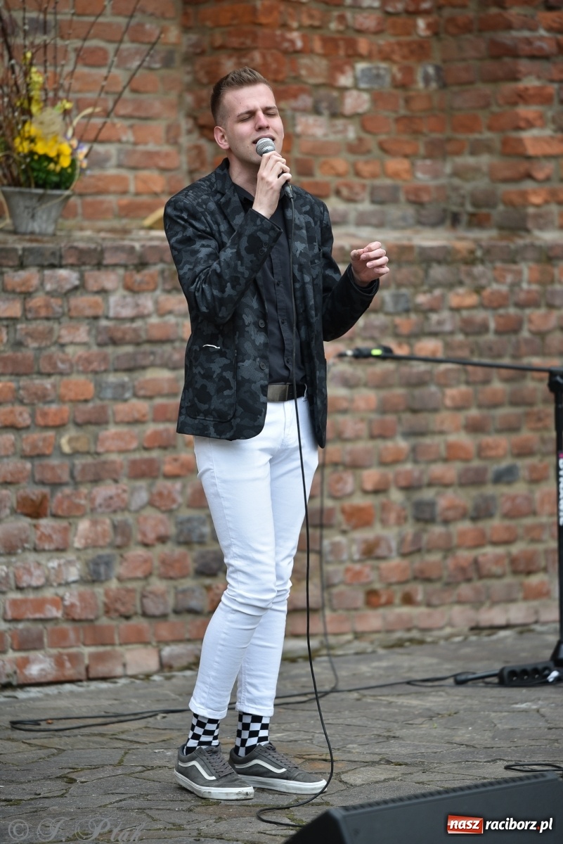 Zdjęcie w galerii na portalu naszraciborz.pl: Miraż znów na żywo. Koncert papieski na zamku [FOTO i WIDEO] wiadomości z regionu