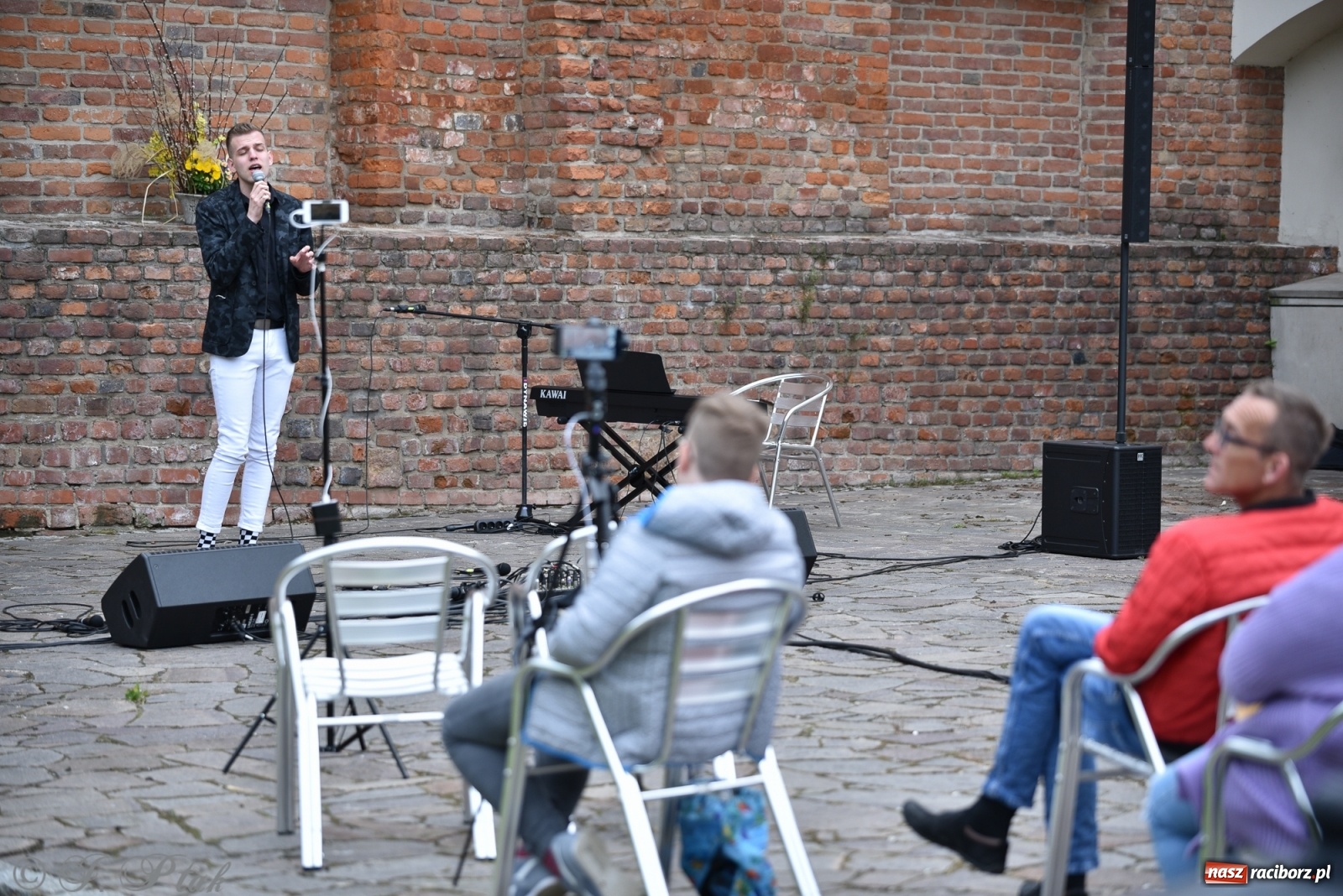 Zdjęcie w galerii na portalu naszraciborz.pl: Miraż znów na żywo. Koncert papieski na zamku [FOTO i WIDEO] wiadomości z regionu