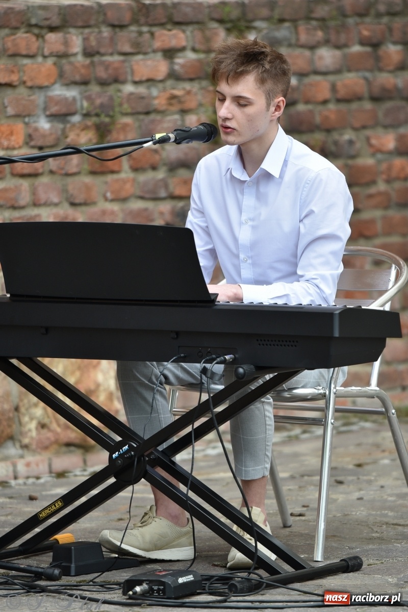 Zdjęcie w galerii na portalu naszraciborz.pl: Miraż znów na żywo. Koncert papieski na zamku [FOTO i WIDEO] wiadomości z regionu