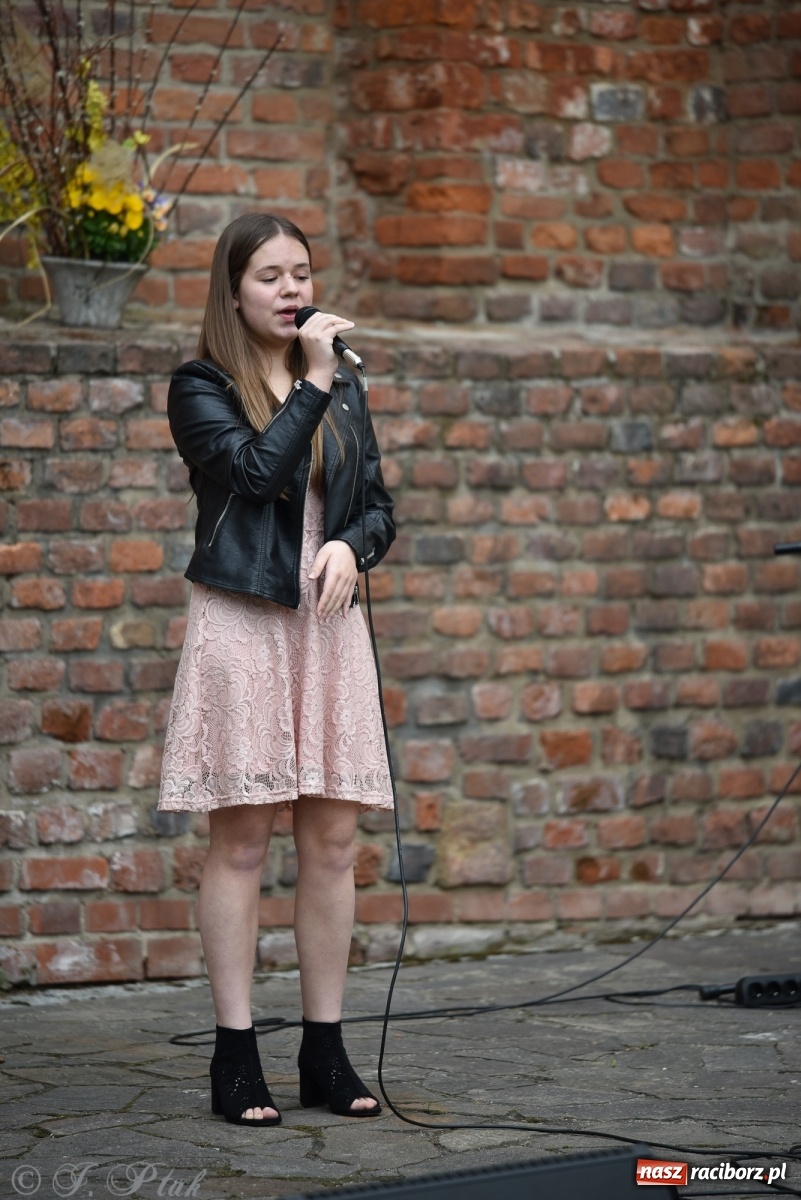 Zdjęcie w galerii na portalu naszraciborz.pl: Miraż znów na żywo. Koncert papieski na zamku [FOTO i WIDEO] wiadomości z regionu