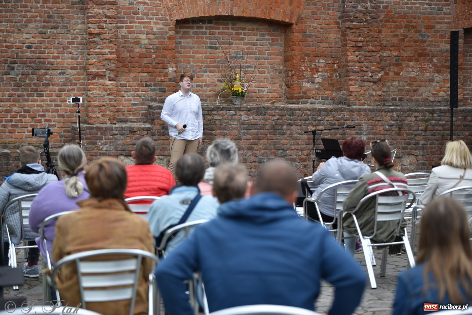 Zdjęcie w galerii na portalu naszraciborz.pl: Miraż znów na żywo. Koncert papieski na zamku [FOTO i WIDEO] wiadomości z regionu