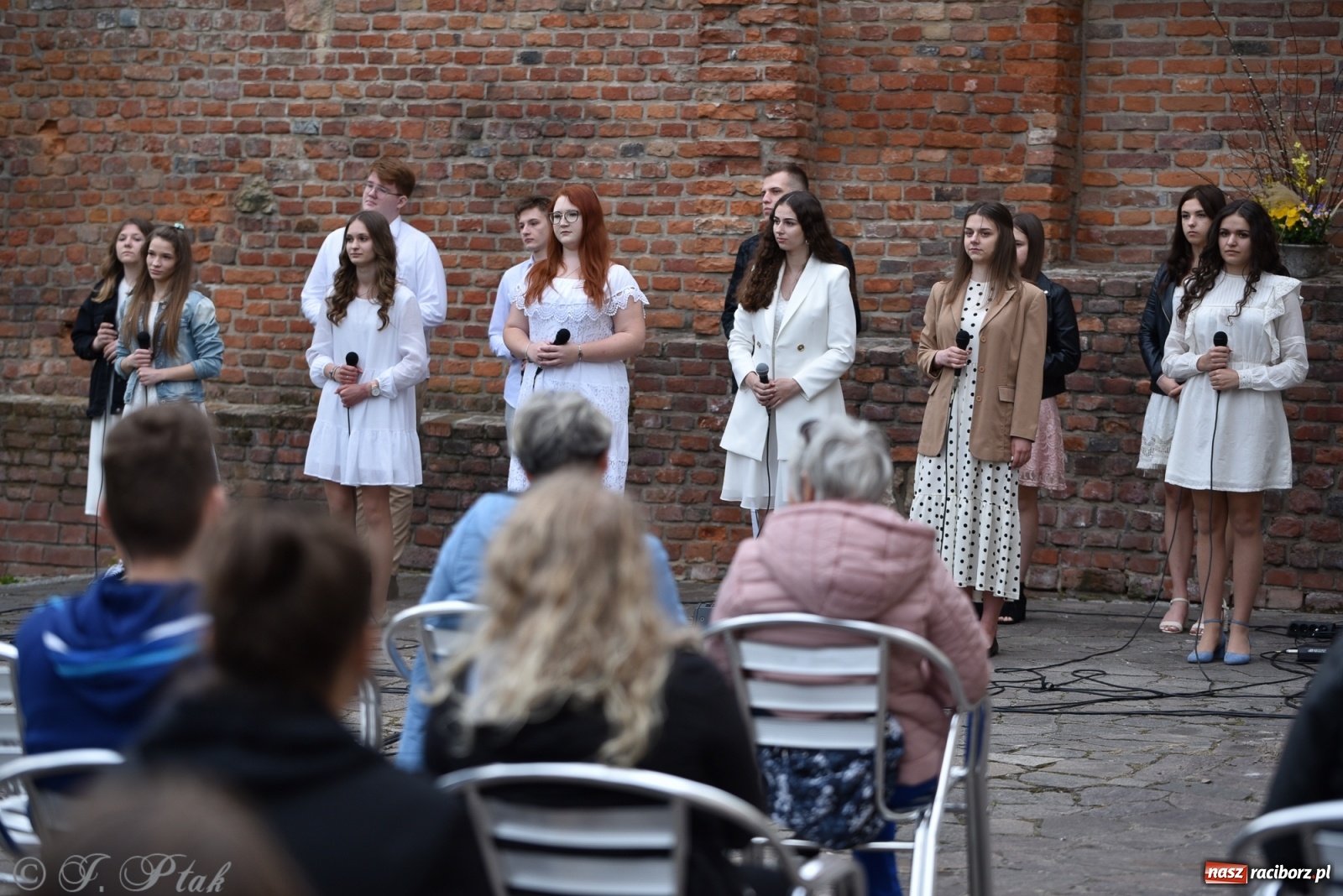 Zdjęcie w galerii na portalu naszraciborz.pl: Miraż znów na żywo. Koncert papieski na zamku [FOTO i WIDEO] wiadomości z regionu
