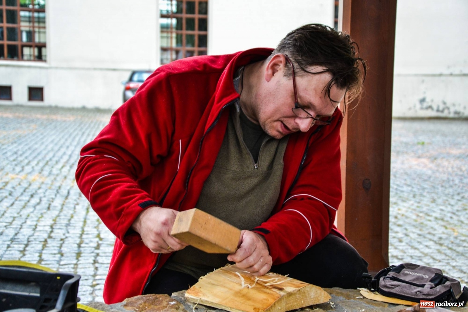 Zdjęcie w galerii na portalu naszraciborz.pl: Warsztaty z rzeźbiarzami zakończyły I plener rzeźbiarski wiadomości z regionu