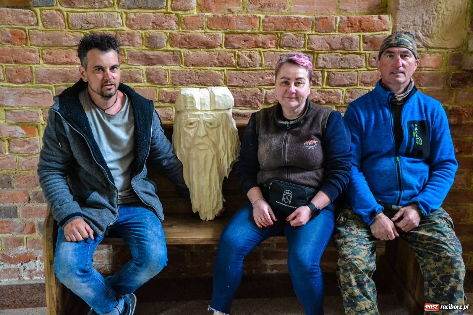 Zdjęcie w galerii na portalu naszraciborz.pl: Warsztaty z rzeźbiarzami zakończyły I plener rzeźbiarski wiadomości z regionu