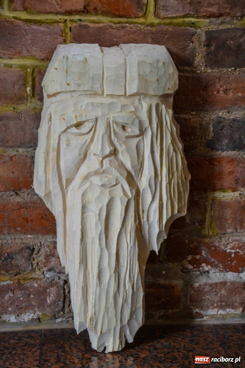 Zdjęcie w galerii na portalu naszraciborz.pl: Warsztaty z rzeźbiarzami zakończyły I plener rzeźbiarski wiadomości z regionu