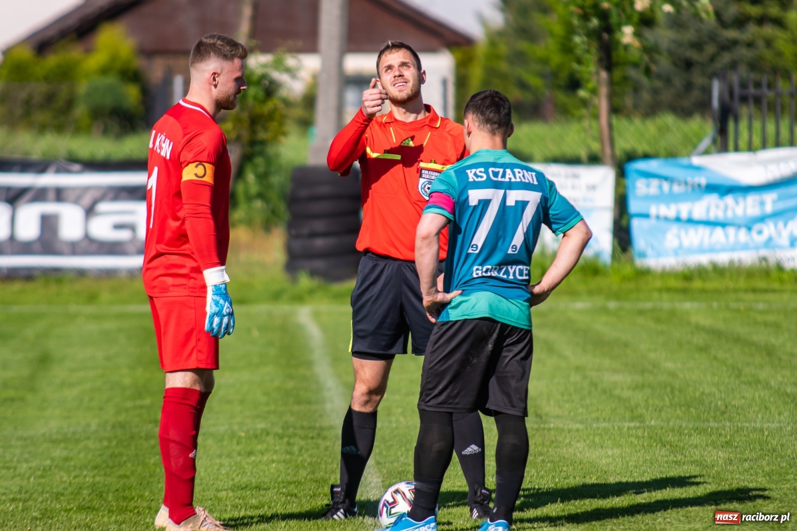 Zdjęcie w galerii na portalu naszraciborz.pl: Krzyżanowice vs Gorzyce. Choć dwoili się i troili, liderowi zbytnio nie podskoczyli [FOTO] wiadomości z regionu