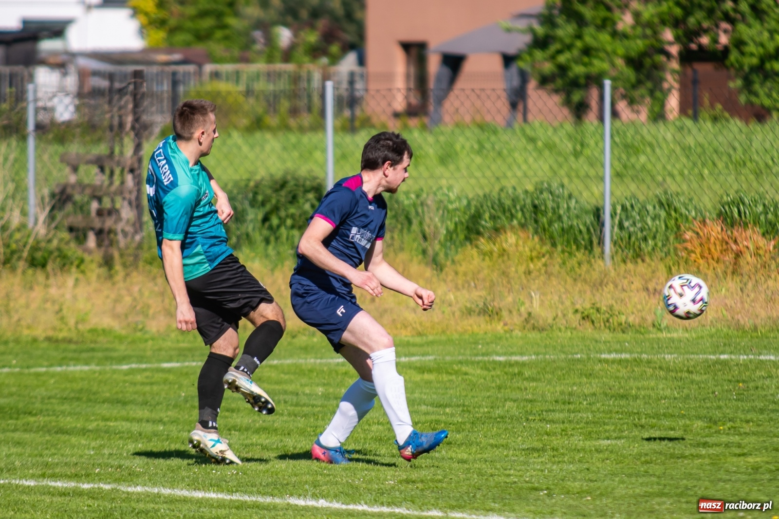 Zdjęcie w galerii na portalu naszraciborz.pl: Krzyżanowice vs Gorzyce. Choć dwoili się i troili, liderowi zbytnio nie podskoczyli [FOTO] wiadomości z regionu