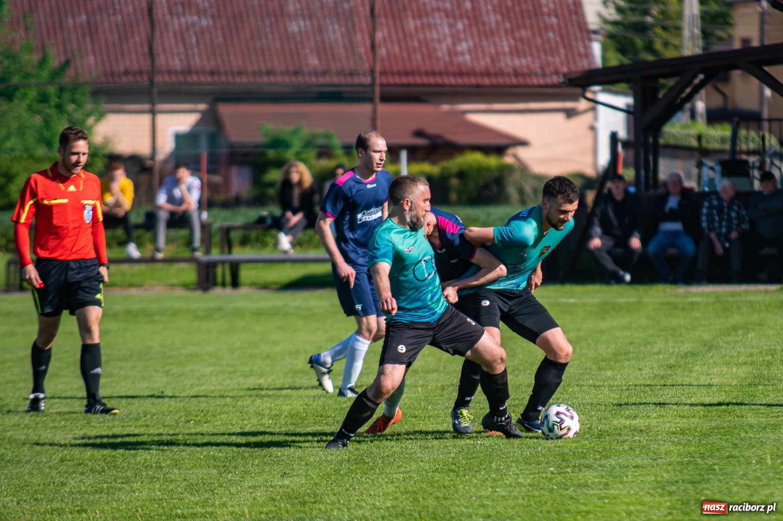 Zdjęcie w galerii na portalu naszraciborz.pl: Krzyżanowice vs Gorzyce. Choć dwoili się i troili, liderowi zbytnio nie podskoczyli [FOTO] wiadomości z regionu