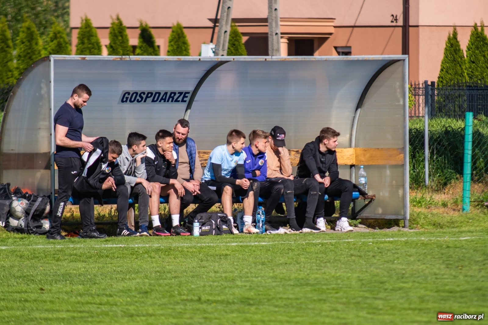Zdjęcie w galerii na portalu naszraciborz.pl: Krzyżanowice vs Gorzyce. Choć dwoili się i troili, liderowi zbytnio nie podskoczyli [FOTO] wiadomości z regionu