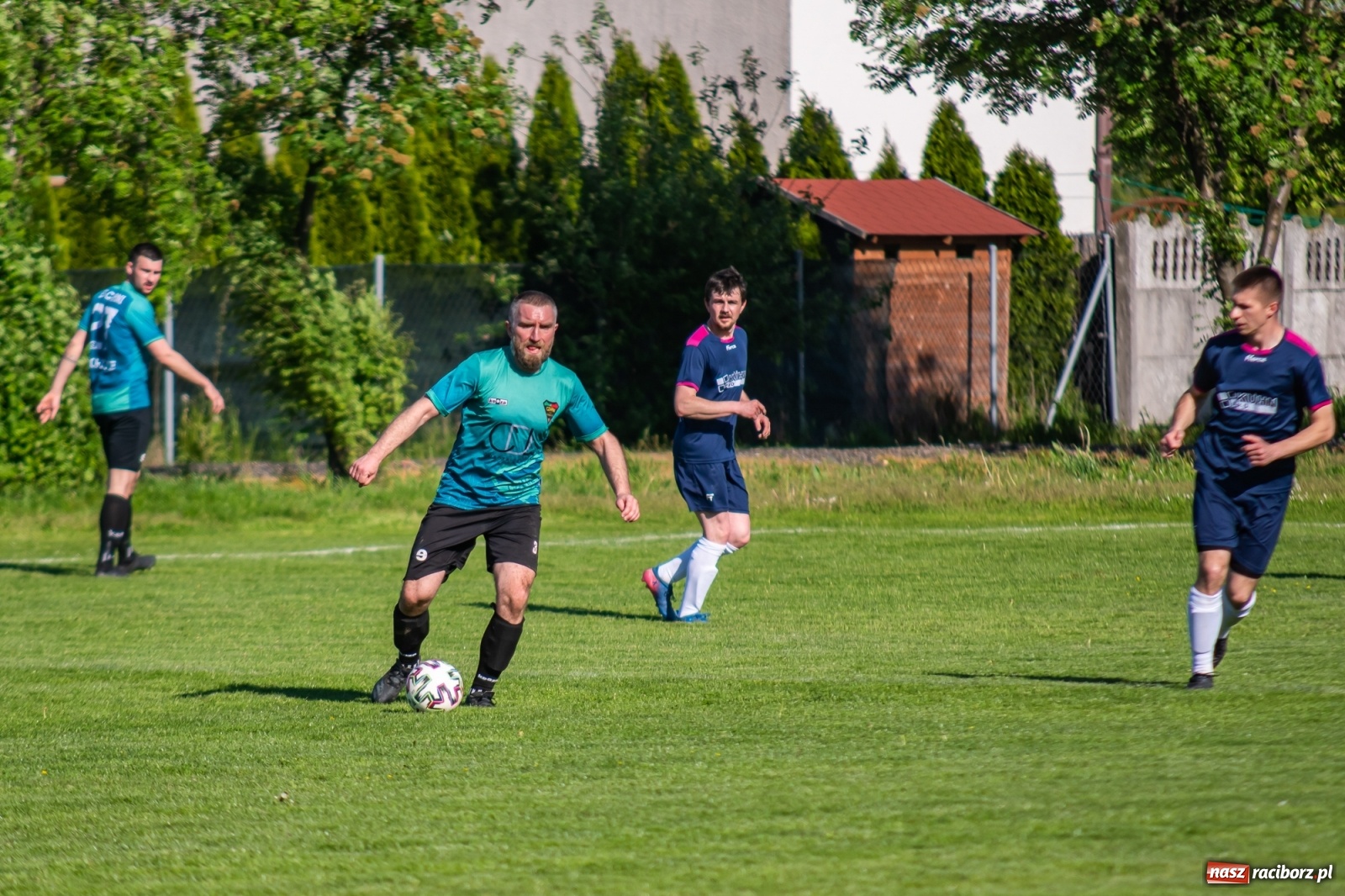 Zdjęcie w galerii na portalu naszraciborz.pl: Krzyżanowice vs Gorzyce. Choć dwoili się i troili, liderowi zbytnio nie podskoczyli [FOTO] wiadomości z regionu