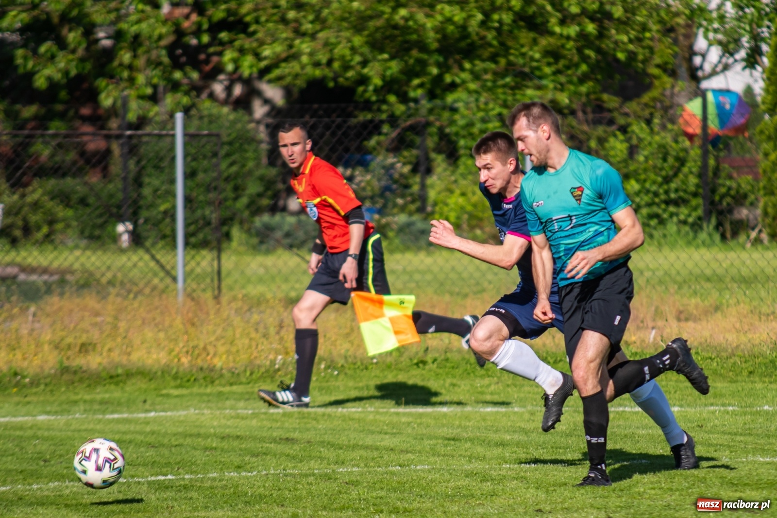 Zdjęcie w galerii na portalu naszraciborz.pl: Krzyżanowice vs Gorzyce. Choć dwoili się i troili, liderowi zbytnio nie podskoczyli [FOTO] wiadomości z regionu
