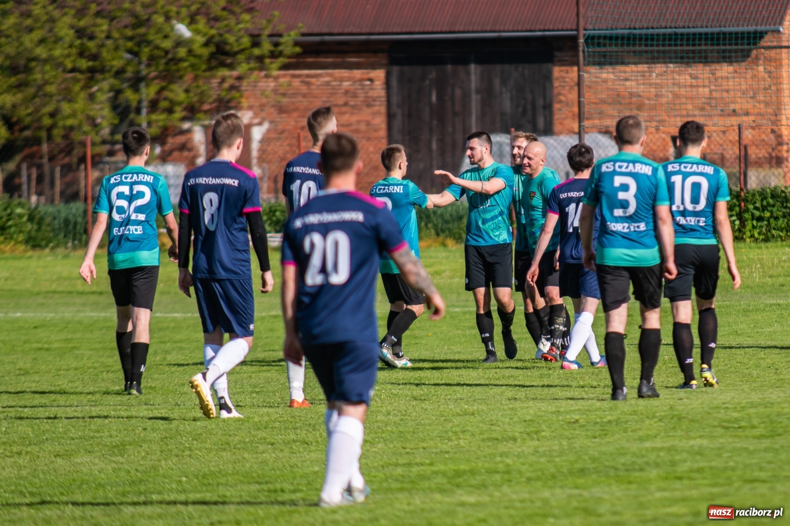 Zdjęcie w galerii na portalu naszraciborz.pl: Krzyżanowice vs Gorzyce. Choć dwoili się i troili, liderowi zbytnio nie podskoczyli [FOTO] wiadomości z regionu