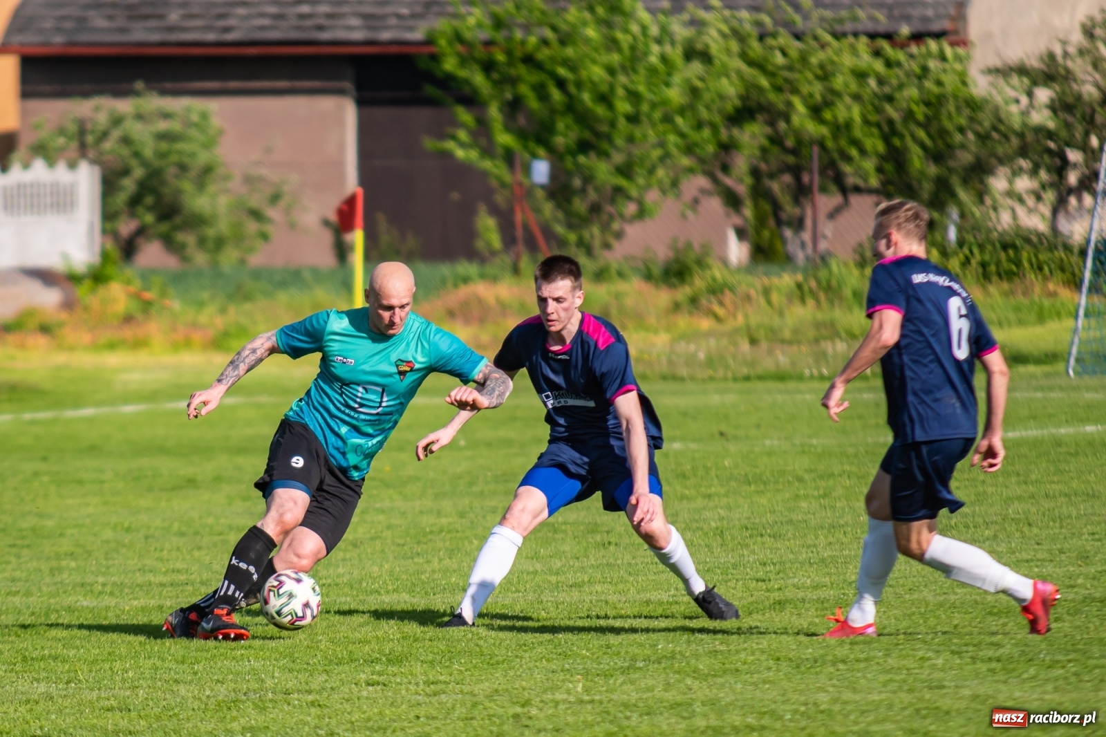 Zdjęcie w galerii na portalu naszraciborz.pl: Krzyżanowice vs Gorzyce. Choć dwoili się i troili, liderowi zbytnio nie podskoczyli [FOTO] wiadomości z regionu