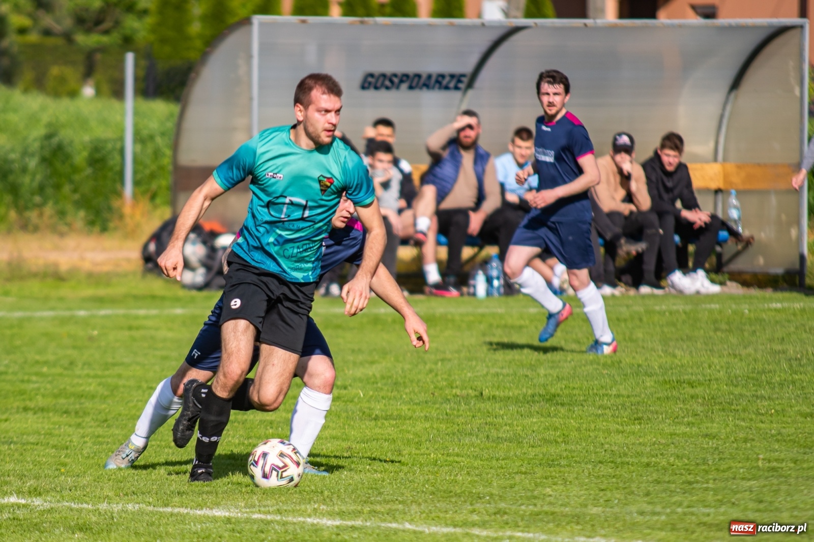 Zdjęcie w galerii na portalu naszraciborz.pl: Krzyżanowice vs Gorzyce. Choć dwoili się i troili, liderowi zbytnio nie podskoczyli [FOTO] wiadomości z regionu