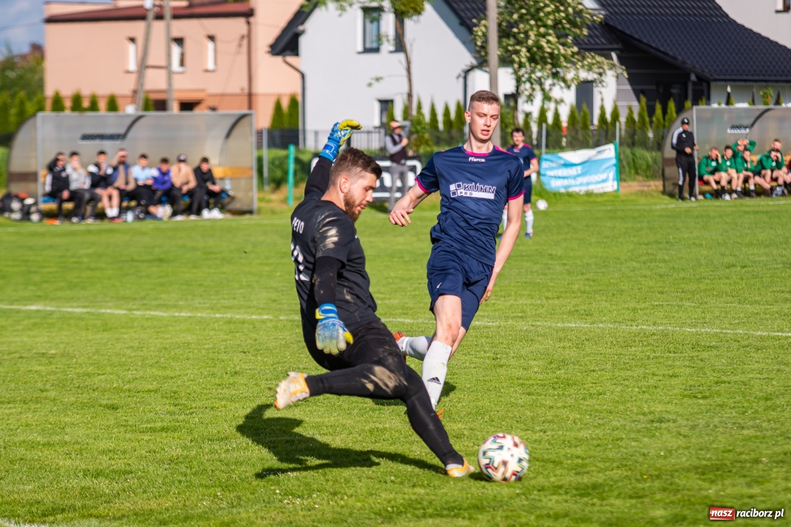 Zdjęcie w galerii na portalu naszraciborz.pl: Krzyżanowice vs Gorzyce. Choć dwoili się i troili, liderowi zbytnio nie podskoczyli [FOTO] wiadomości z regionu