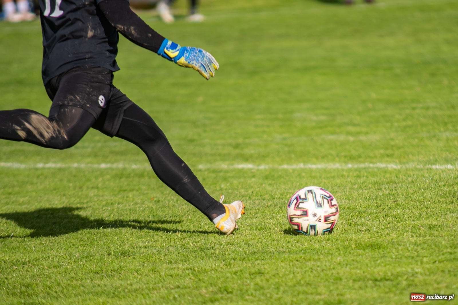 Zdjęcie w galerii na portalu naszraciborz.pl: Krzyżanowice vs Gorzyce. Choć dwoili się i troili, liderowi zbytnio nie podskoczyli [FOTO] wiadomości z regionu