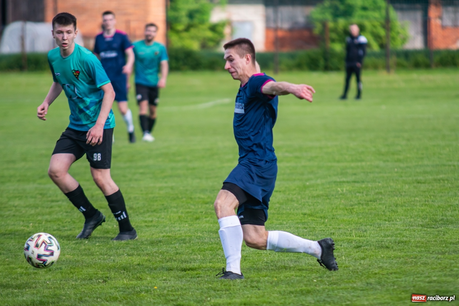 Zdjęcie w galerii na portalu naszraciborz.pl: Krzyżanowice vs Gorzyce. Choć dwoili się i troili, liderowi zbytnio nie podskoczyli [FOTO] wiadomości z regionu