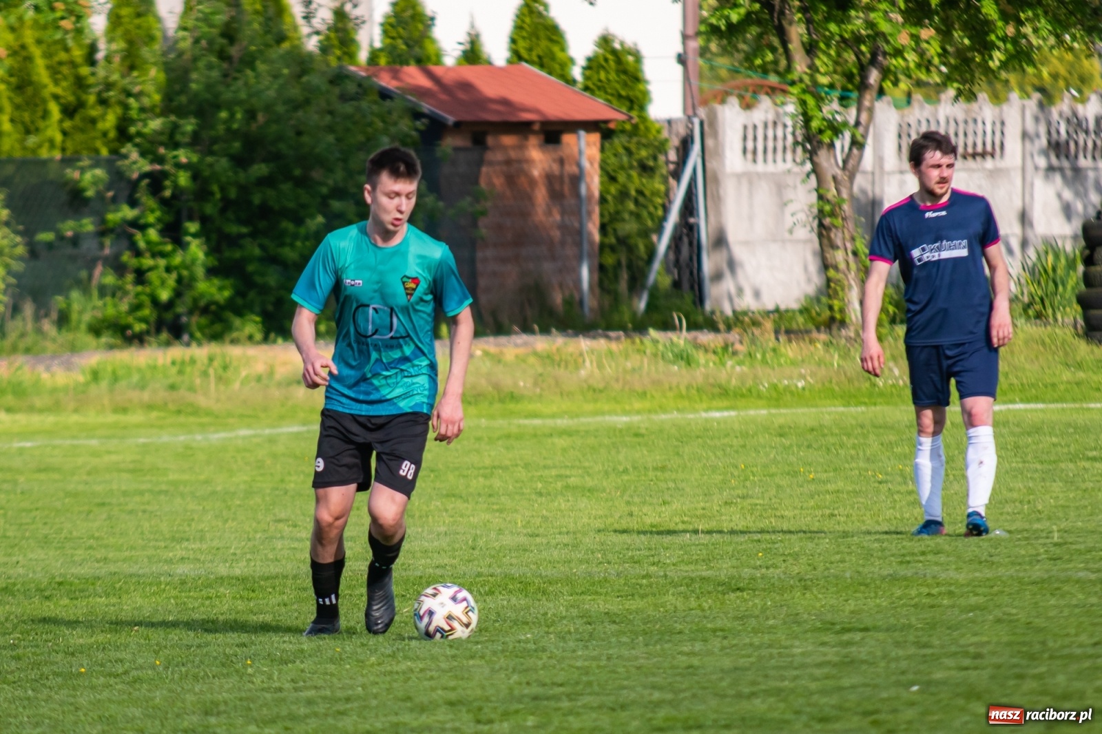 Zdjęcie w galerii na portalu naszraciborz.pl: Krzyżanowice vs Gorzyce. Choć dwoili się i troili, liderowi zbytnio nie podskoczyli [FOTO] wiadomości z regionu